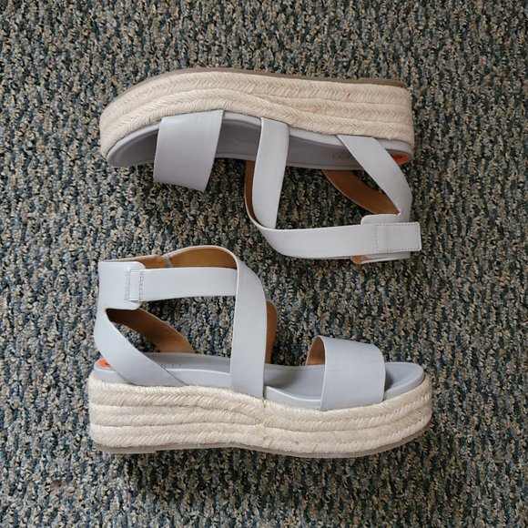 NWOT  Franco Sarto Flatforms Size 9.5 - Picture 3 of 8